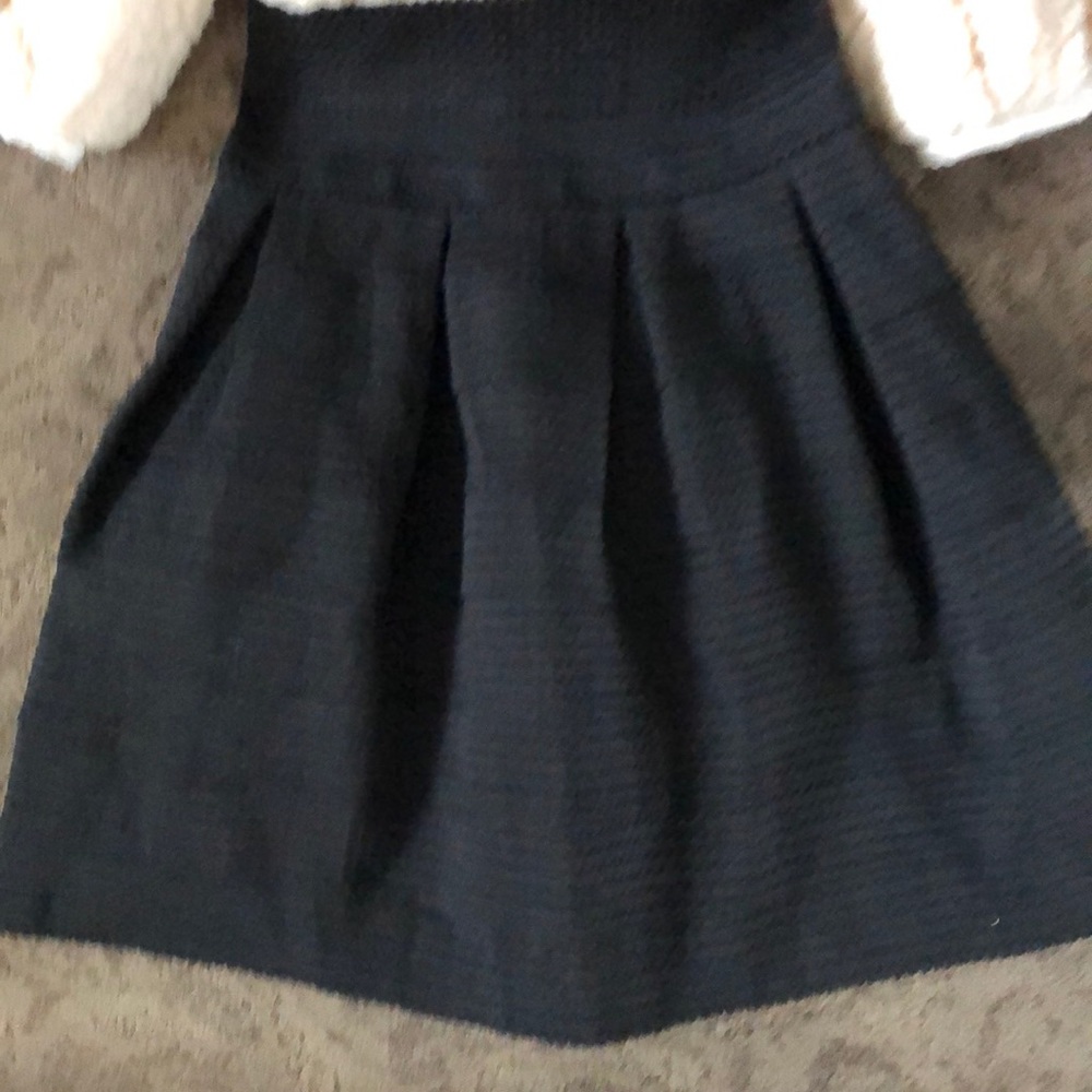 Black vintage looking skirt - Picture 2 of 6